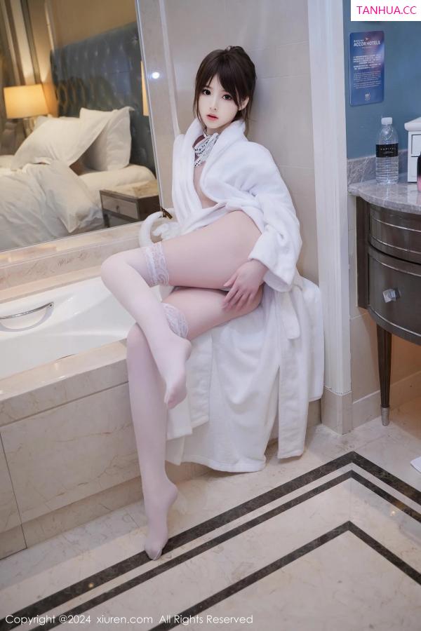   [XiuRen]高清写真图 2024.03.01 No.8162 梦灵儿Mini 丝袜美腿第62张图片